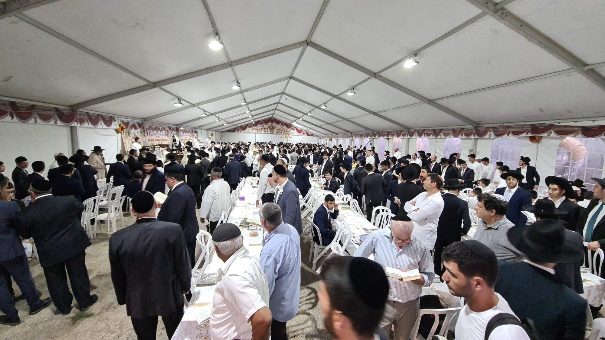 שבת בראשית במירון - קהל המשתתפים באוהל